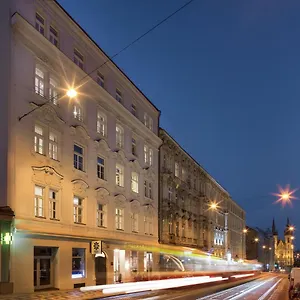 louren-apartments.praguehotelsweb.com/